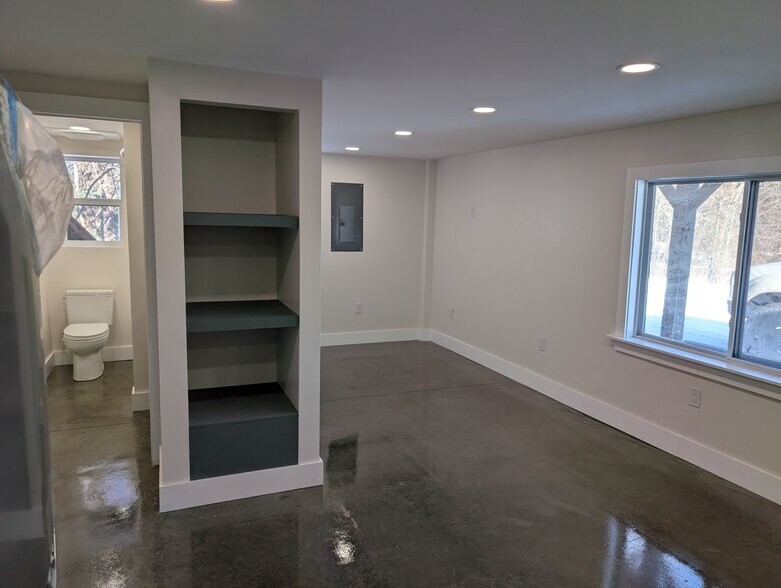 Building Photo - 1611 US-11