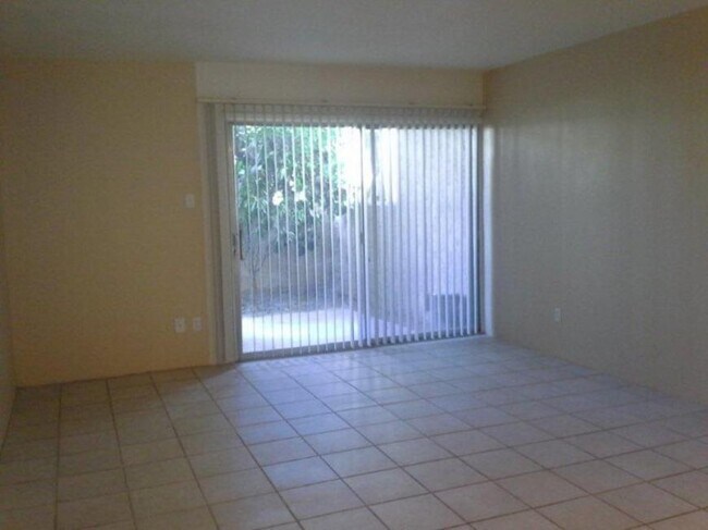 Building Photo - 2 bedroom in SCOTTSDALE AZ 85251