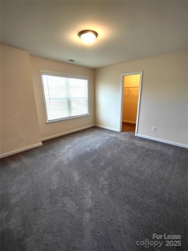 Building Photo - 7135 Thornrose Dr