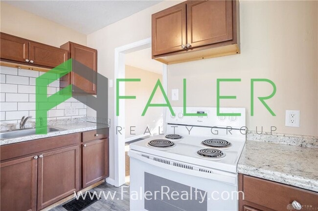 Building Photo - Adorable 2-Bedroom Bungalow