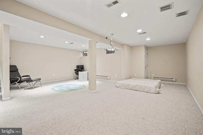 Building Photo - 204 Camelot Ct