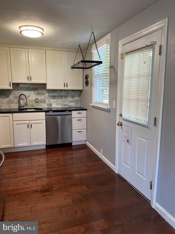 Building Photo - 237 Miner St