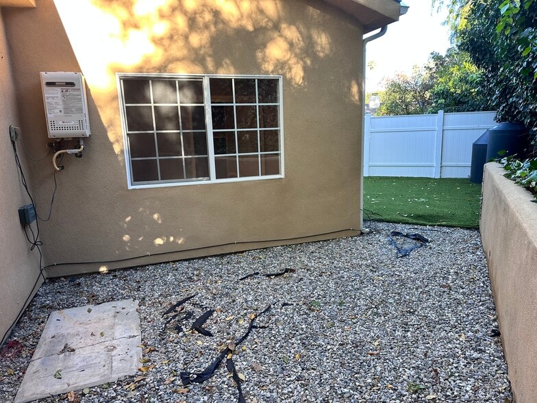 Building Photo - 5371 Topeka Dr