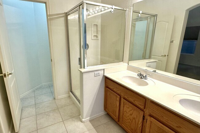 Building Photo - 4256 E Chaparosa Way