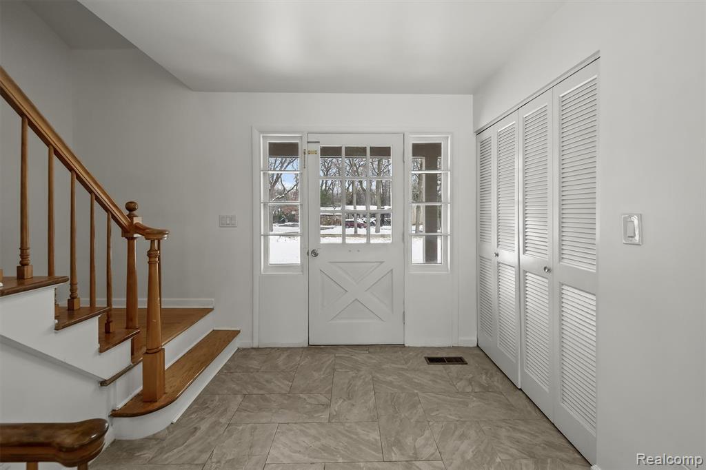 Building Photo - 5570 Forman Dr