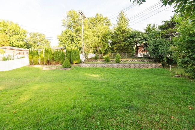 Building Photo - Spacious 4-Bed, 2.5-Bath Split-Level Home