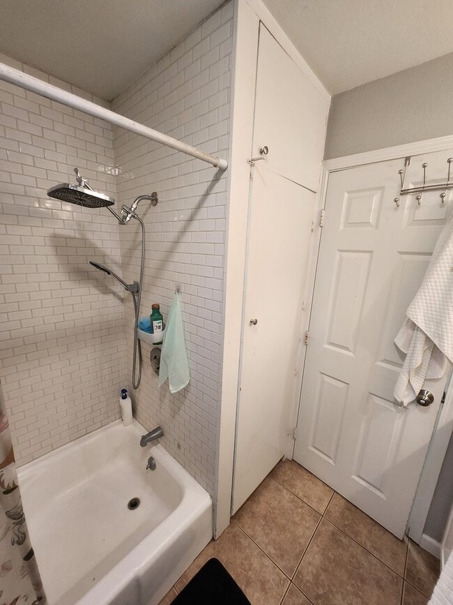 Building Photo - Private Mountain Retreat!