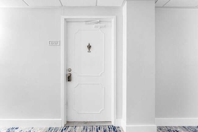 Building Photo - 3215 S Ocean Blvd