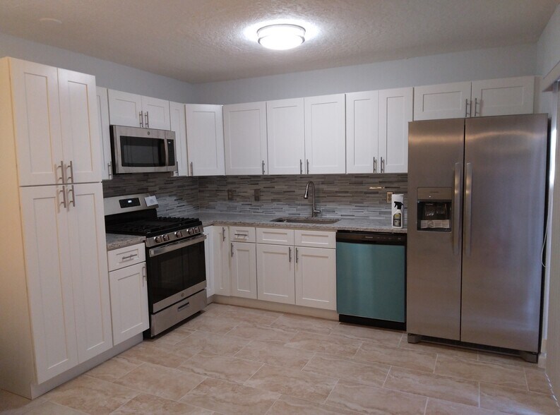 Building Photo - 131 Lake Arbor Dr