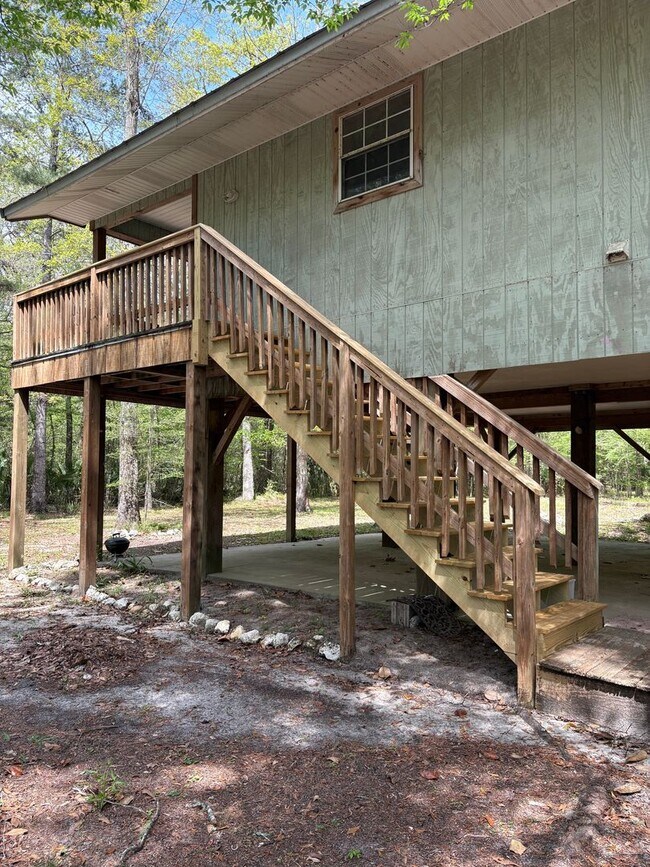 Building Photo - Cozy 2 Bedroom Retreat Available SOON!