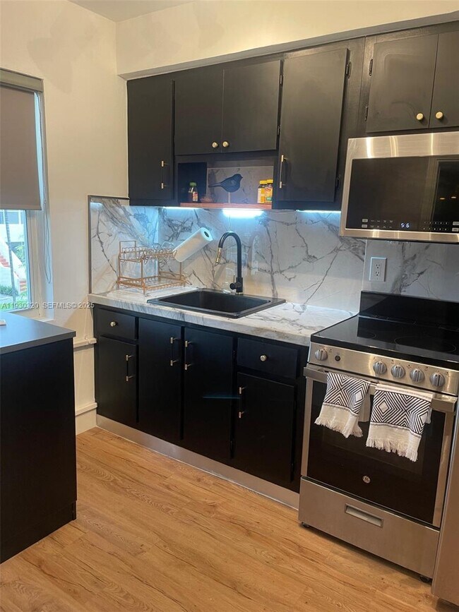 Building Photo - 9140 NE 8th Ave