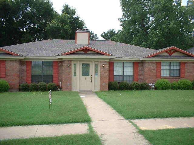 Primary Photo - 604 Oak St