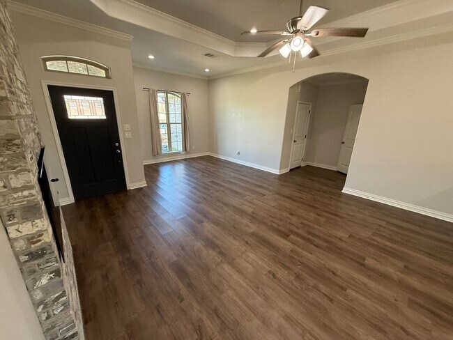 Building Photo - Modern 3-bed/2-bath!