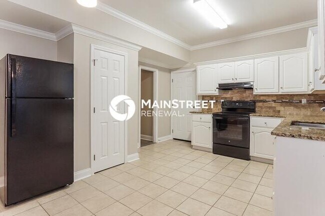 Building Photo - 4 Bedroom Pet-Friendly Home in Birmingham, AL with Main Street Renewal