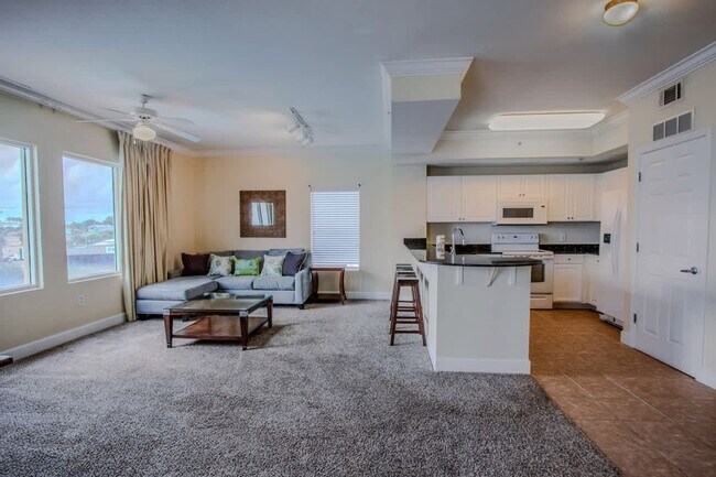 Building Photo - 16819 Front Beach Rd