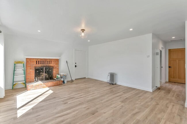 Building Photo - 2668 Quartz St