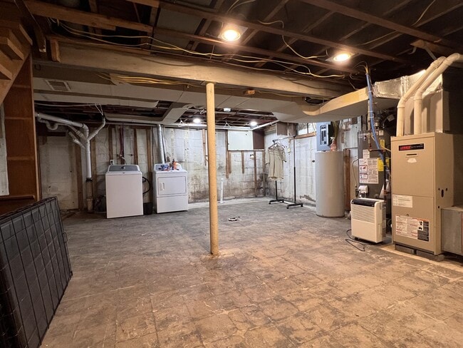 Building Photo - 1135 Sunset Dr