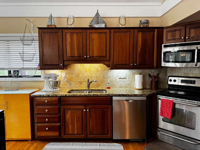 Building Photo - Furnished Moss Creek Golf Cottage