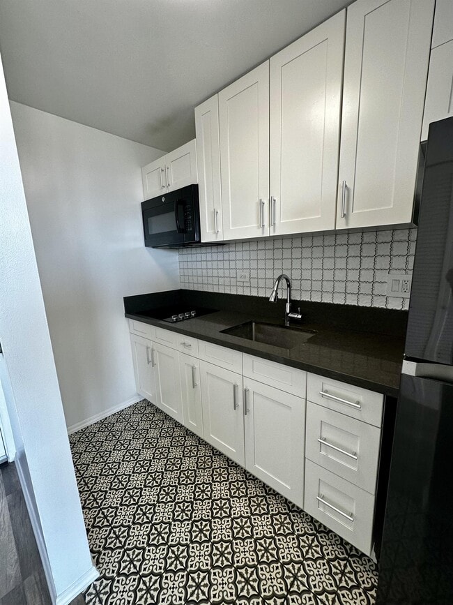 Building Photo - 1560 Thurston Ave