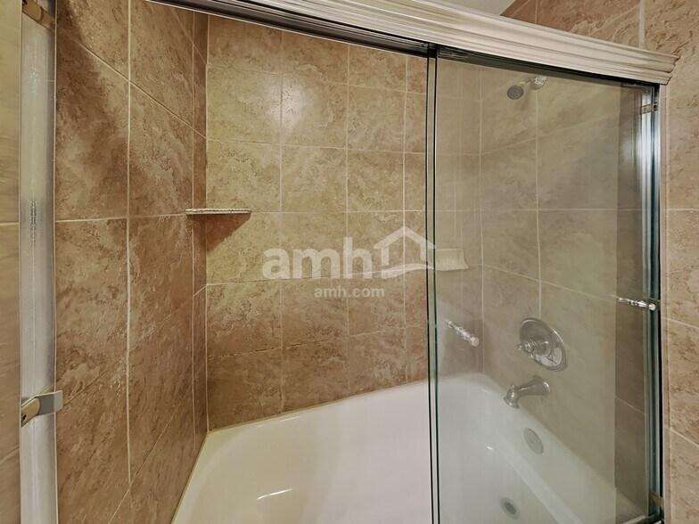 Building Photo - 4316 Hanging Moss Dr