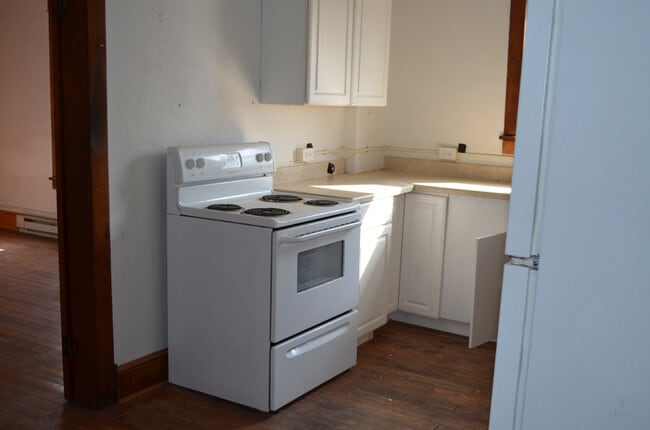 Building Photo - 185 W Spotswood Ave