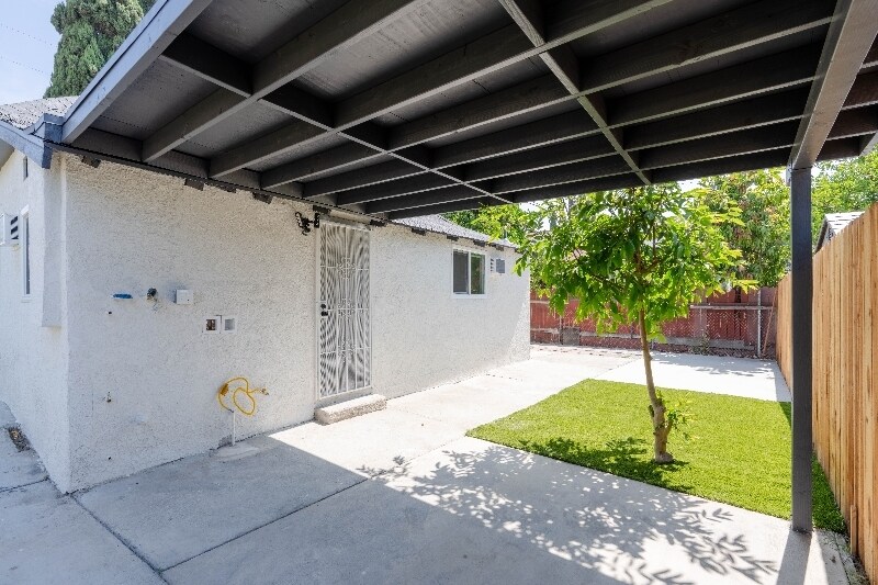 Building Photo - 1163 Spruce St W