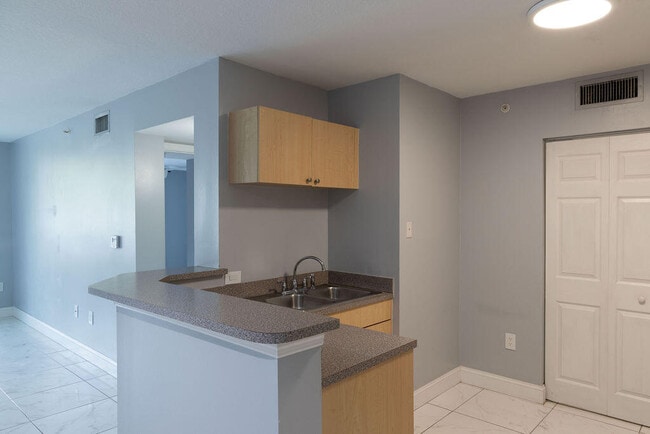 Building Photo - 505 Villa Cir