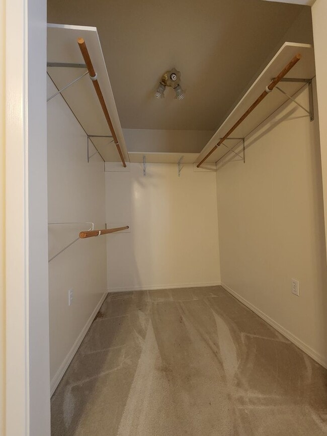 Building Photo - 1827 S Fredonia St