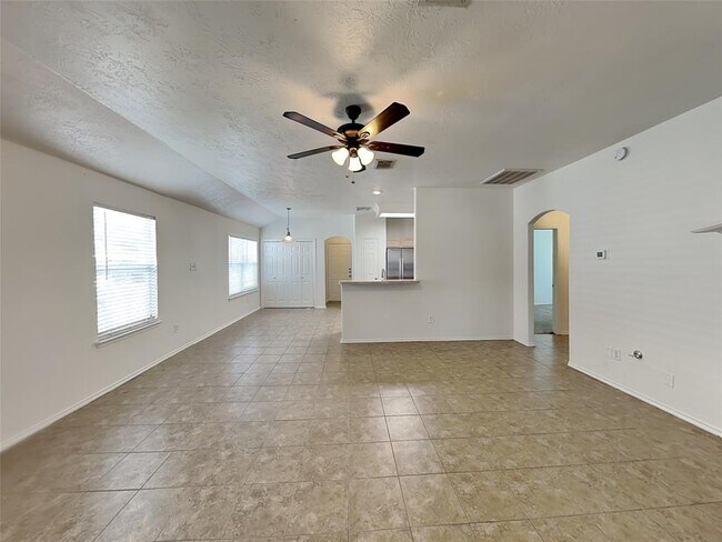Building Photo - 18475 Sunrise Pines Dr