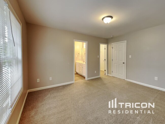 Building Photo - 731 Longitude Way