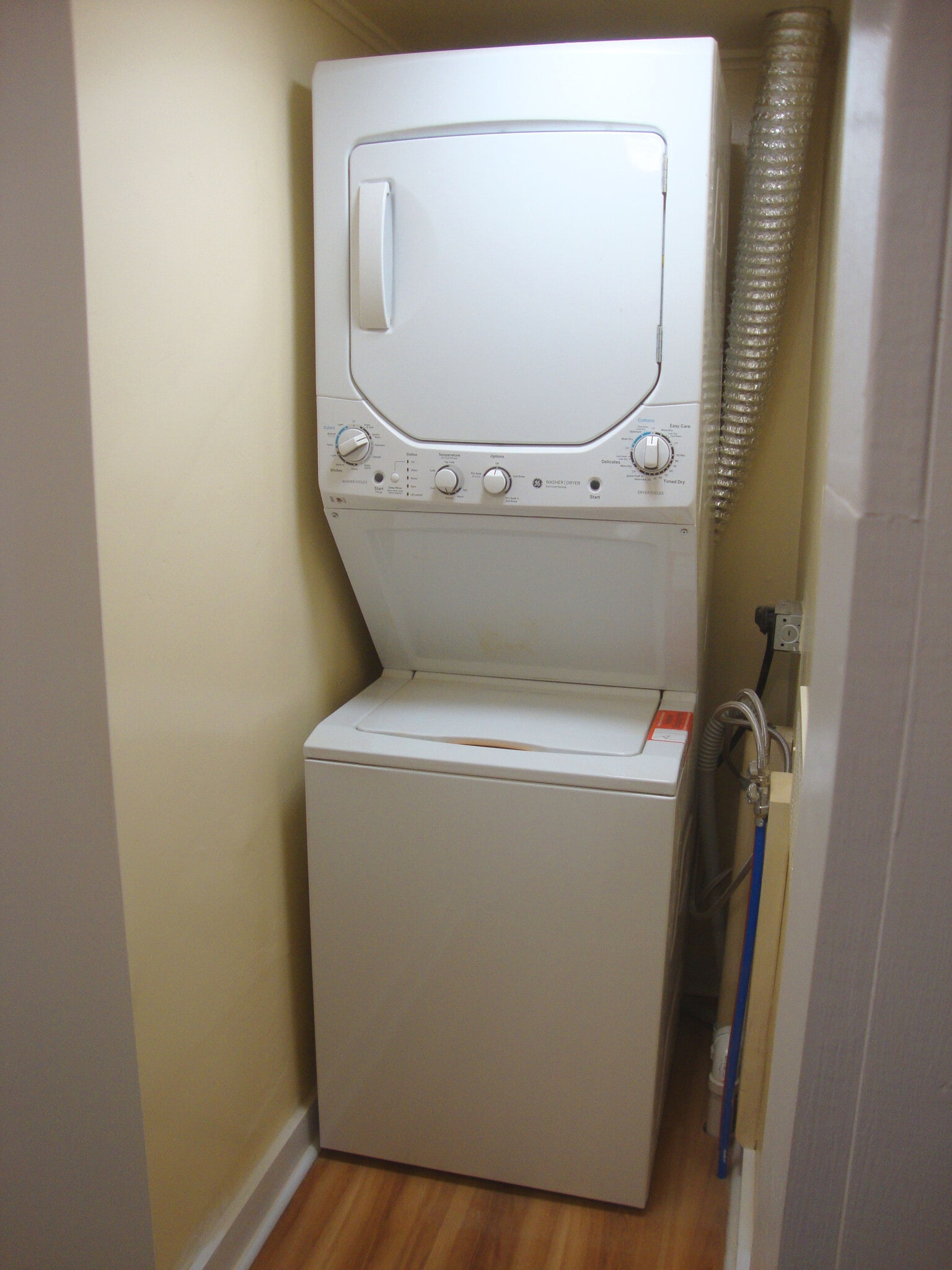 Laundry area. - 351 W Currant St