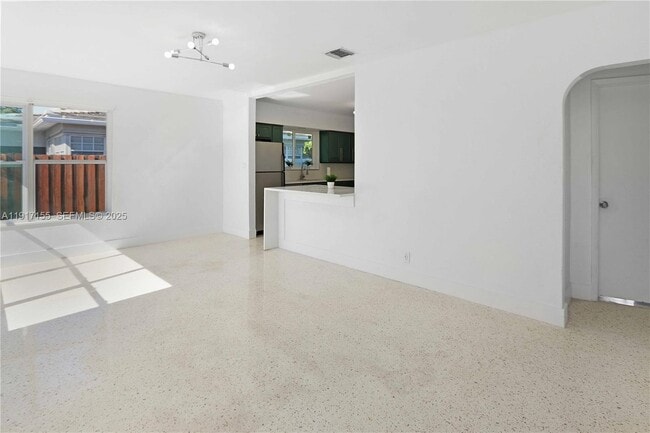 Building Photo - 39 SE 13th Terrace