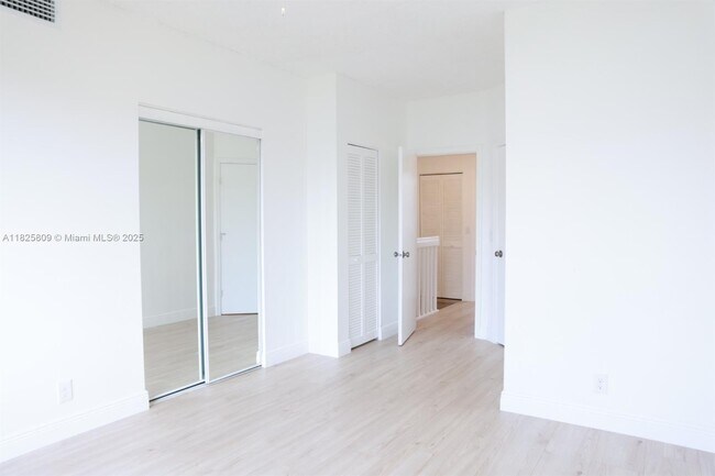 Building Photo - 16686 Hemingway Dr