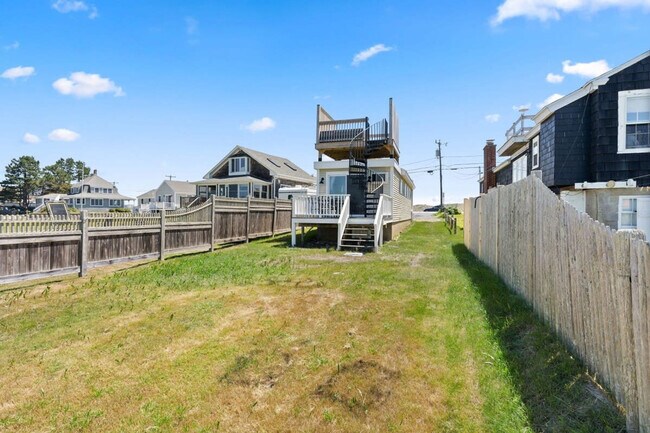 Building Photo - 1611 NH-1A