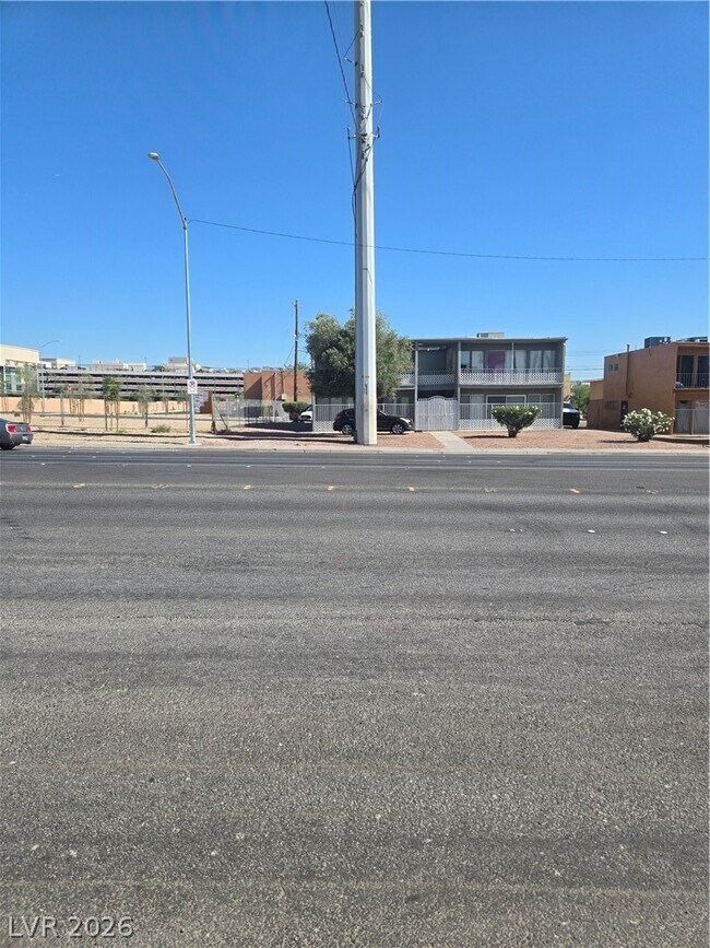 Building Photo - 1388 E Desert Inn Rd