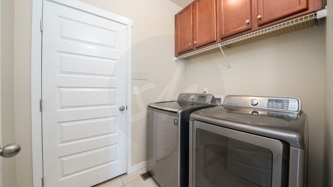 Building Photo - Immaculate Rancher in Spring Creek Neighbo...