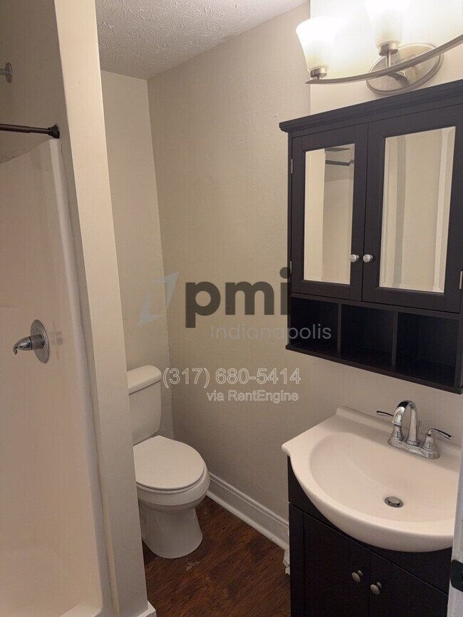 Building Photo - 1 W 28th St