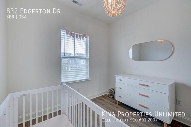 Building Photo - 832 Edgerton Dr