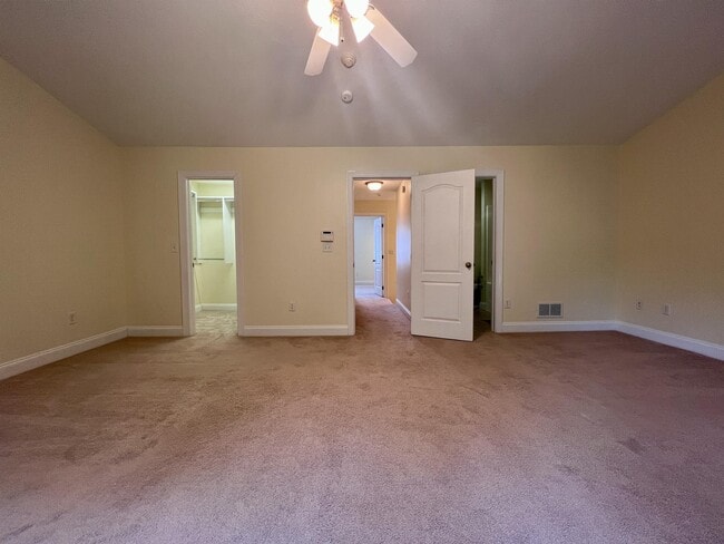 Building Photo - 304 Villa View Dr