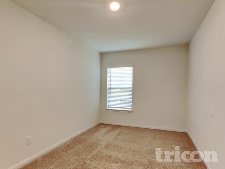 Building Photo - 23048 Shakespeare Dr