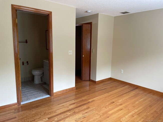 Building Photo - 54 Ivy Ln