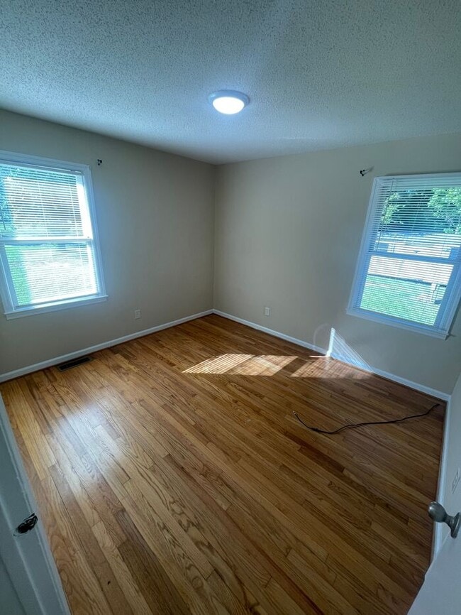 Building Photo - 705 Harris Rd