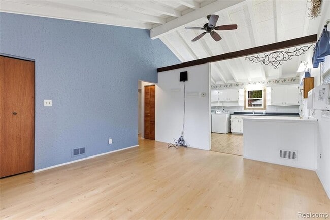 Building Photo - 25118 Lehigh St