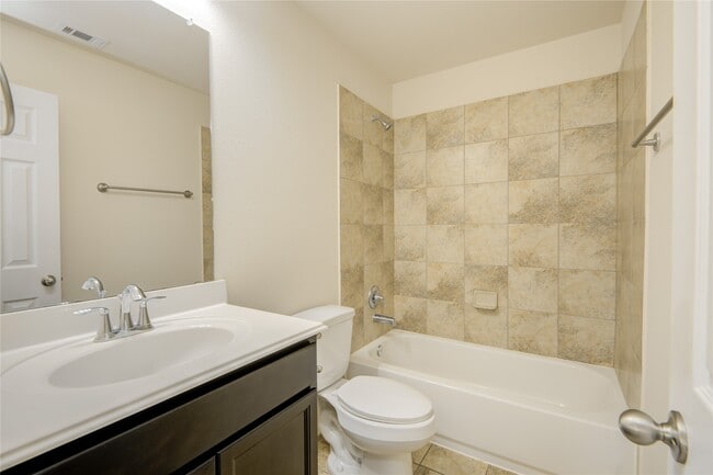 Building Photo - 2111 Denridge Dr