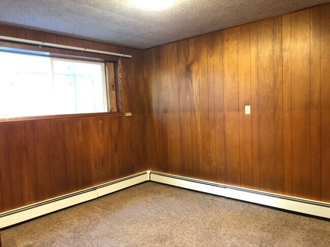 Building Photo - 2 Bedroom 1 Bathroom in Duplex | Near JBER & Cheney Lake!