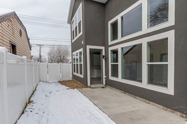 Building Photo - 712 E Zekes Ct