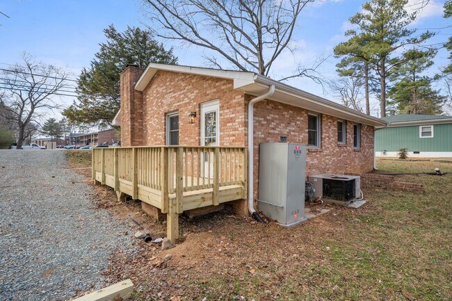 Building Photo - Beautiful Barnes Street Rental Ready early July!