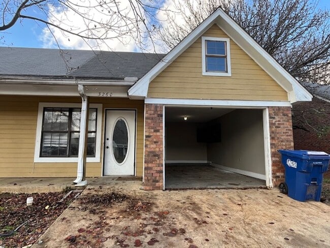 Primary Photo - Renovated 3 Bedroom 2 Bath Townhome for Rent!