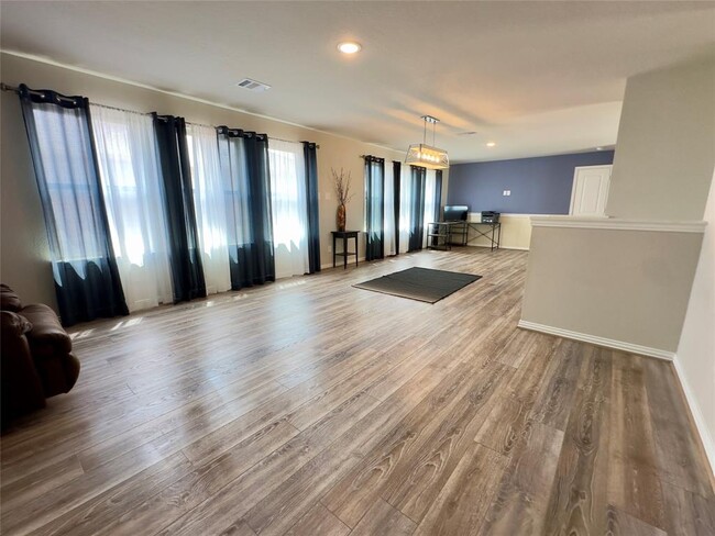 Building Photo - 32927 Silver Mdw Wy