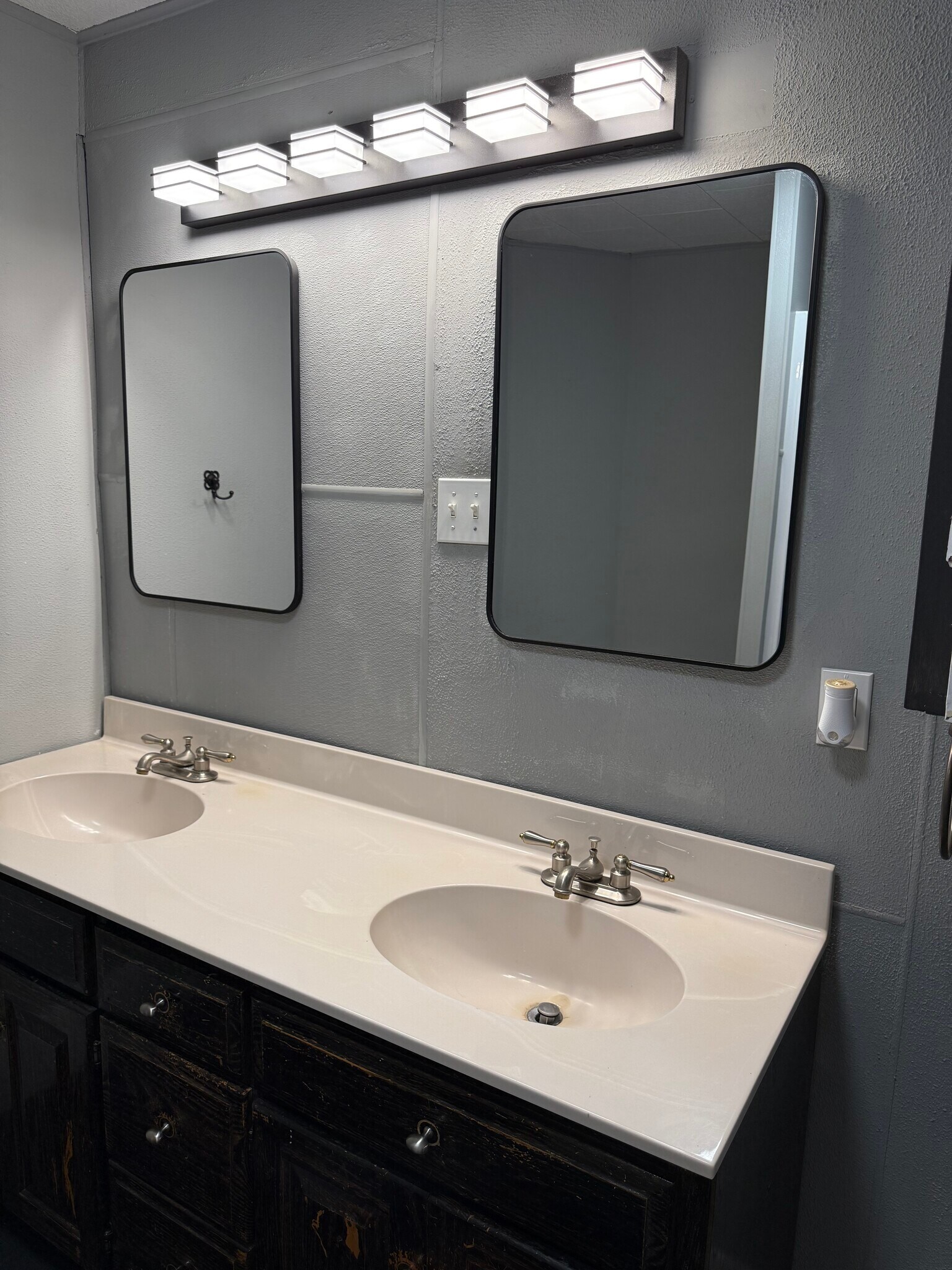 Building Photo - 119 Fyfer Pl